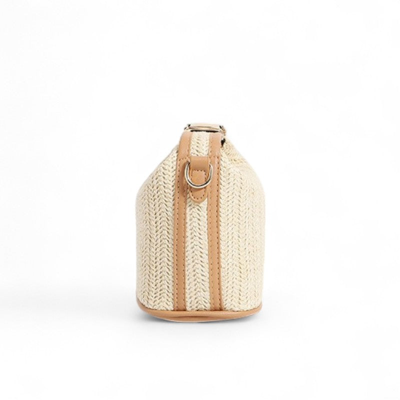 Kleine Schultertasche aus Stroh