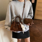 Damen Mini-Handtasche mit modernen Akzenten und praktischem Innenorganizer
