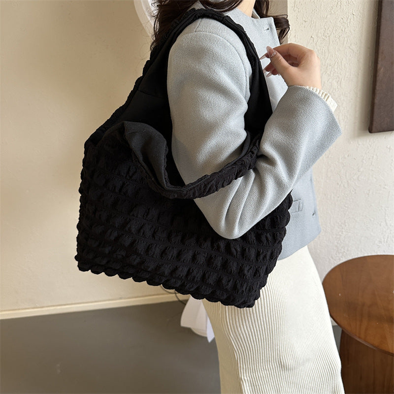 Damentasche im stylischen Alltagsdesign mit strukturiertem Design
