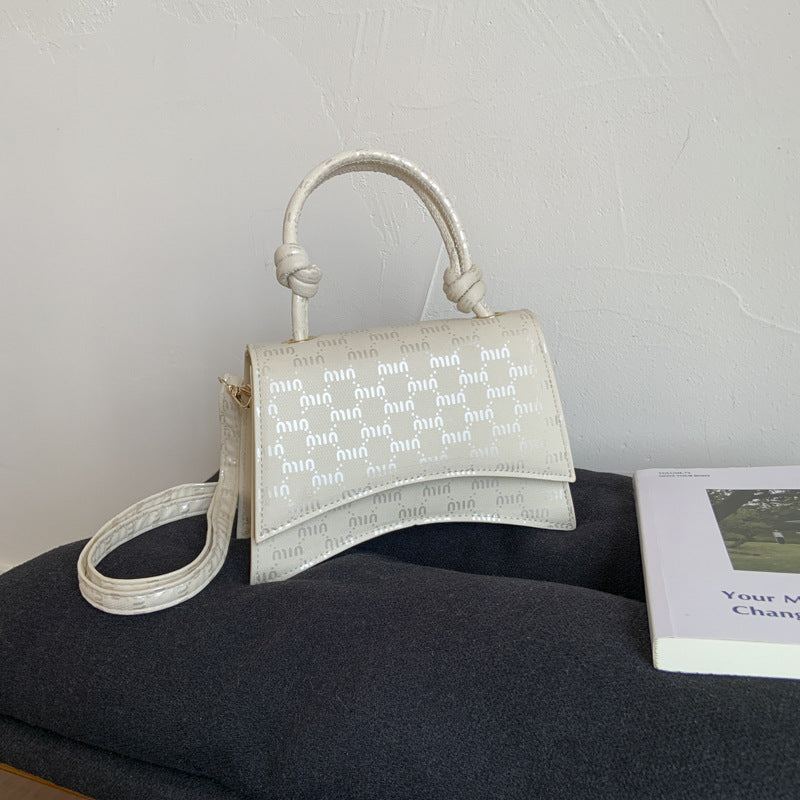 Damen Mini-Handtasche mit anspruchsvollem Logodesign