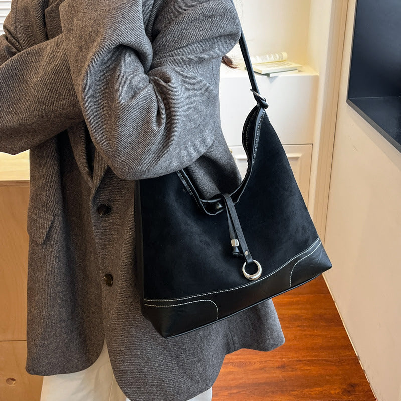 Elegante Tote-Bag für Damen mit authentischen Wildleder-Elementen