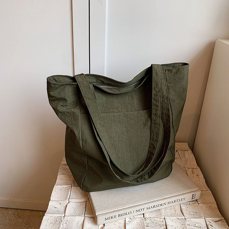 Damen Umhängetasche mit geräumigem Design und praktischen Innenfächern