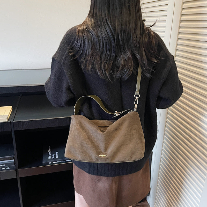 Damen praktische Schultertasche aus weichem Wildleder