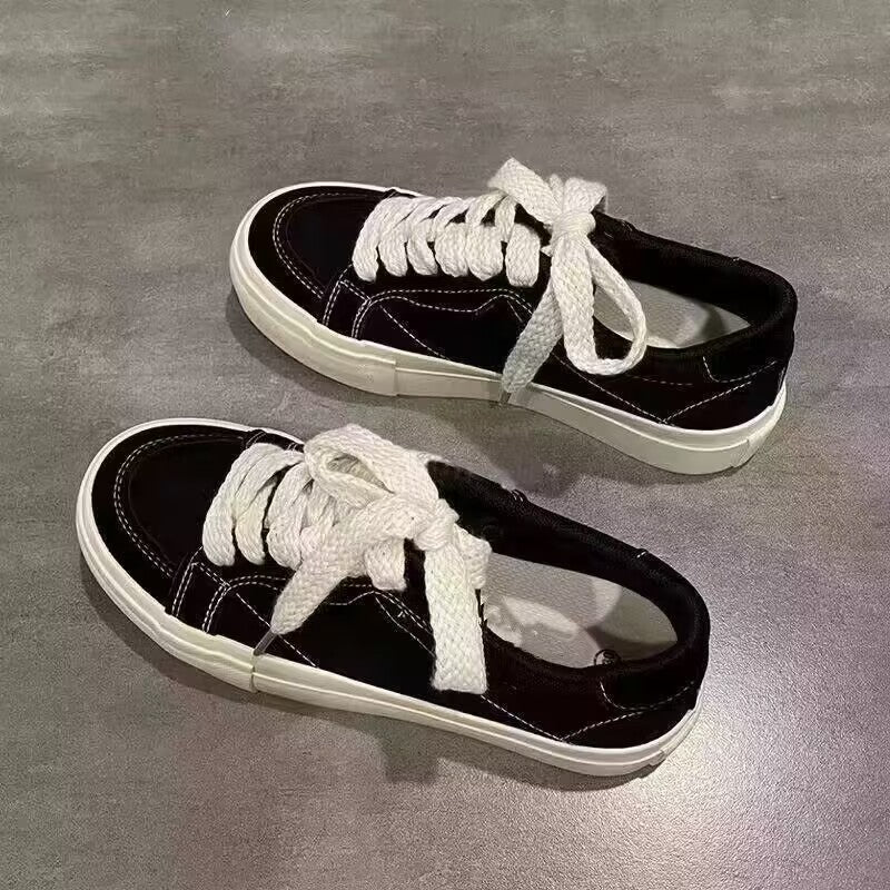 Frauen Sportliche Sneakers mit Weichem Wildleder und Strapazierfähigem Elastischem Verschluss