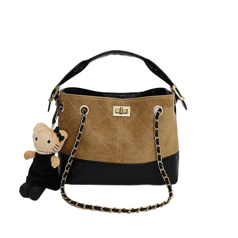 Damen Schultertasche mit elegantem Kettenakzent und süßem Anhänger
