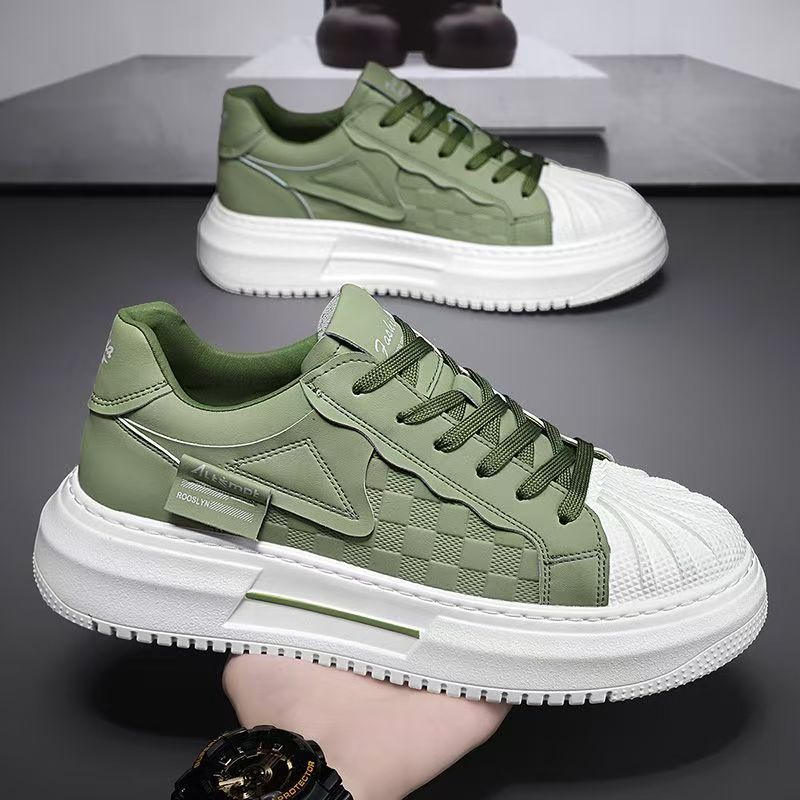 Moderne Plattform-Sneaker für Frauen mit einem modernen Karomuster und bequemer Polsterung