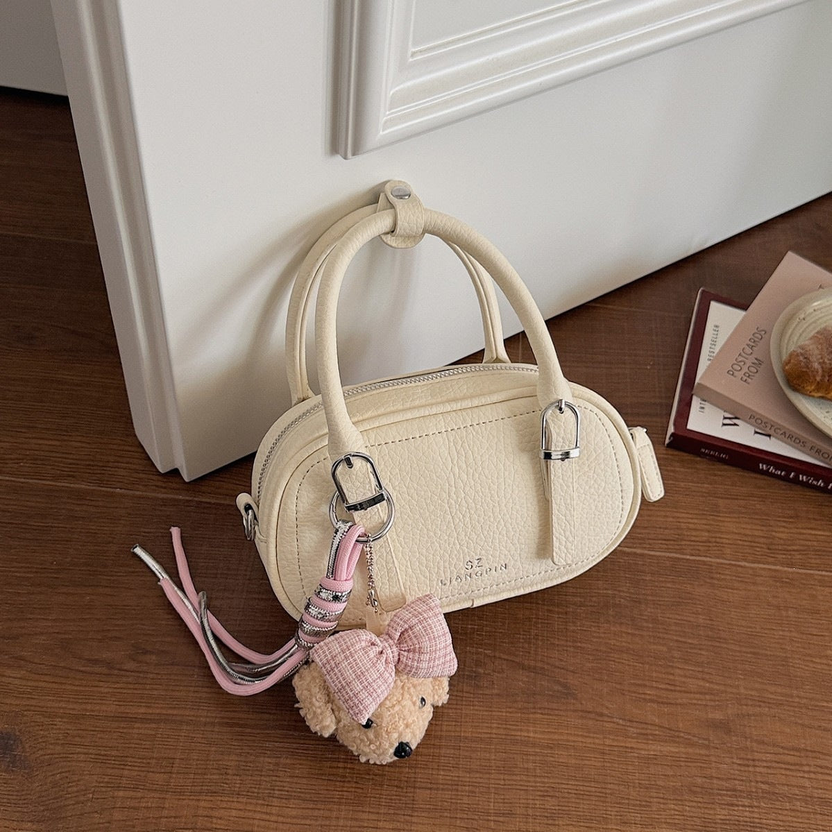 Damen Mini-Handtasche mit abnehmbarem Teddy-Schlüsselanhänger