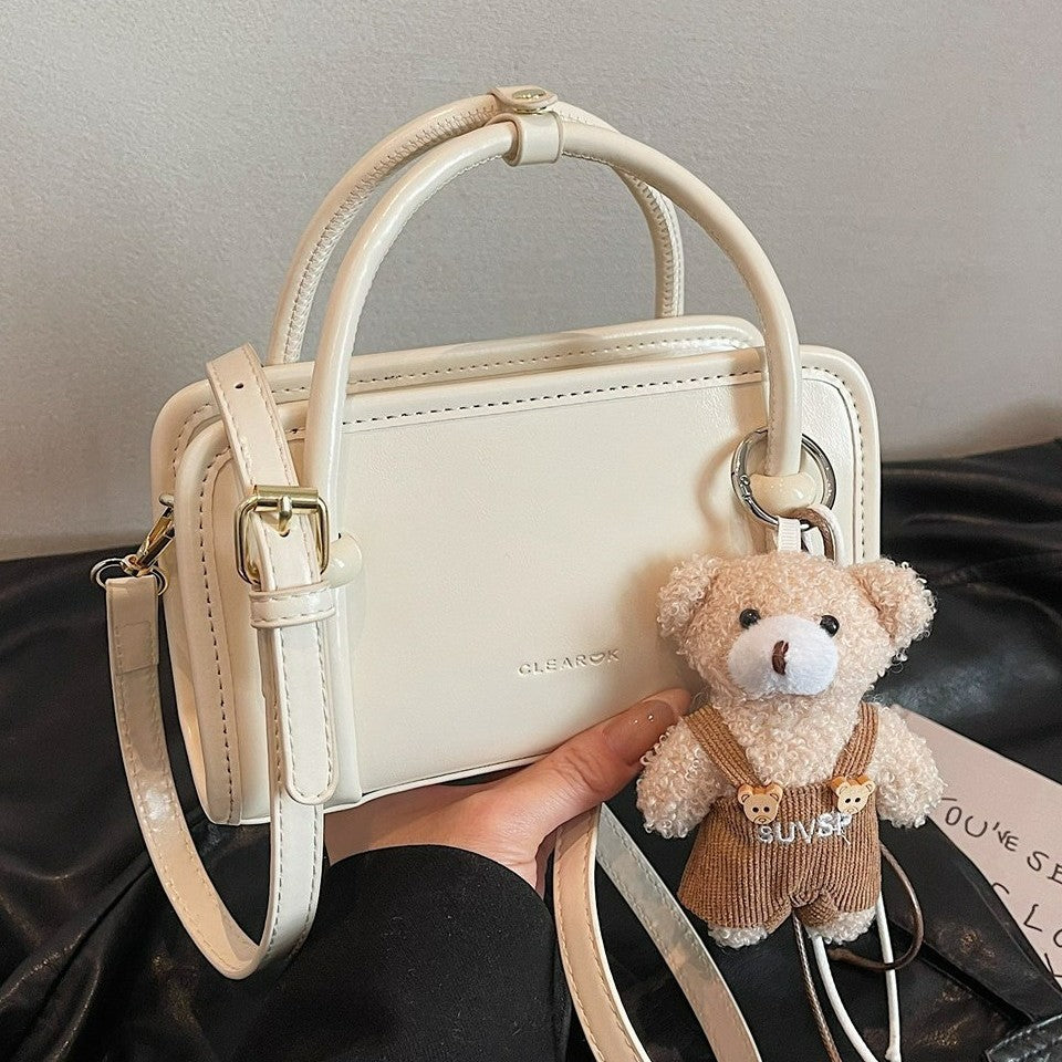 Damen Mini-Handtasche mit süßem Bärenanhänger