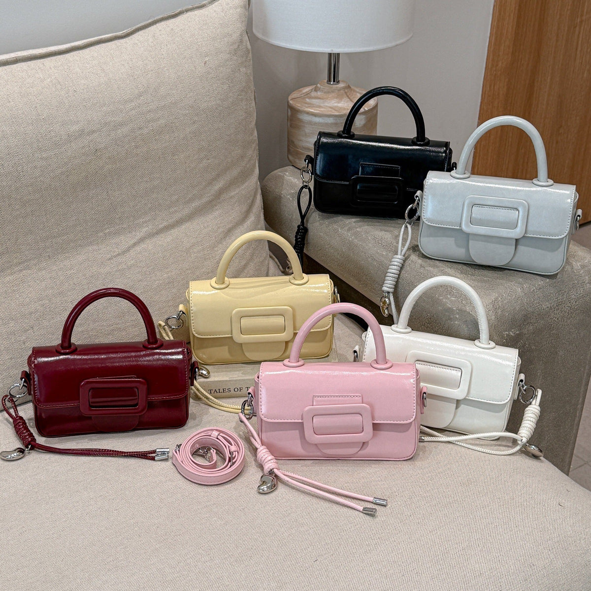 Damen Mini-Handtasche mit dekorativem Druckverschluss