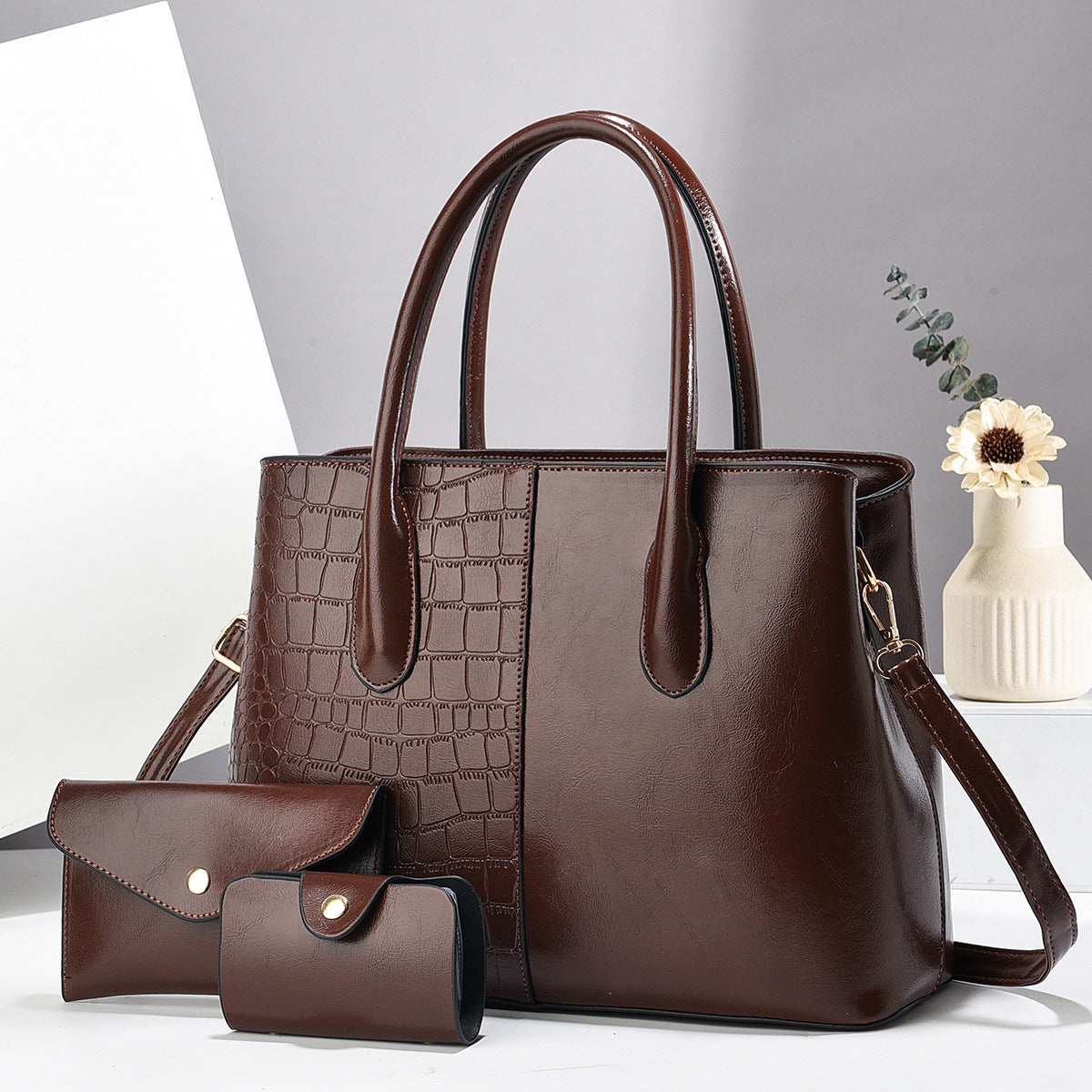Damentasche mit abnehmbaren Accessoires