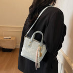 Damen Mini-Tasche im verspielten Design mit dekorativem Charm