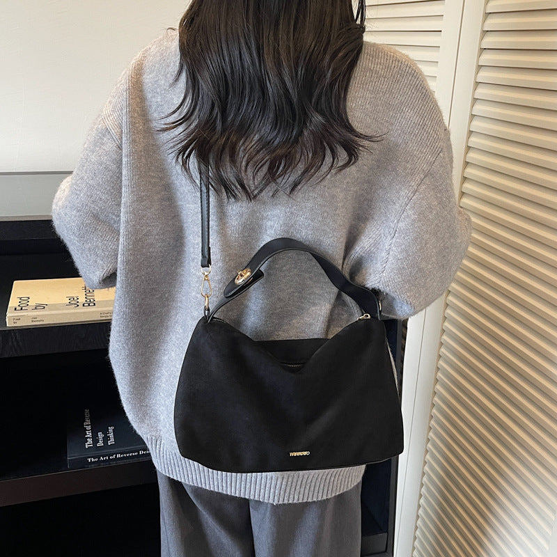 Damen praktische Schultertasche aus weichem Wildleder