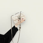 Damen Mini-Clutch mit elegantem Kettenriemen und luxuriösem gesteppetem Muster