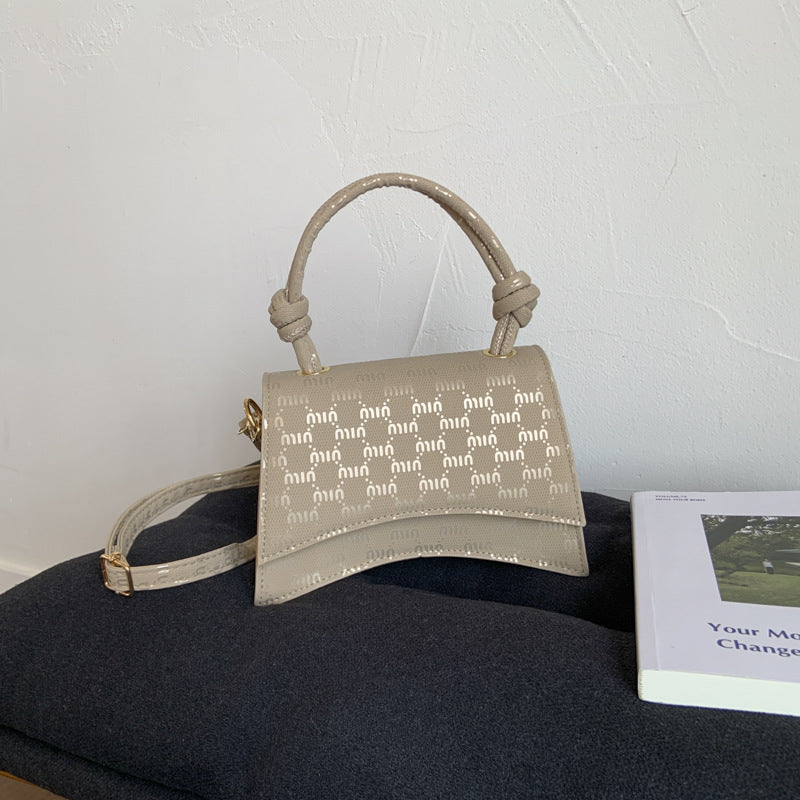 Damen Mini-Handtasche mit anspruchsvollem Logodesign