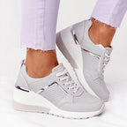 Damen atmungsaktive Sneakers mit perforierten Details und bequemer Einlegesohle