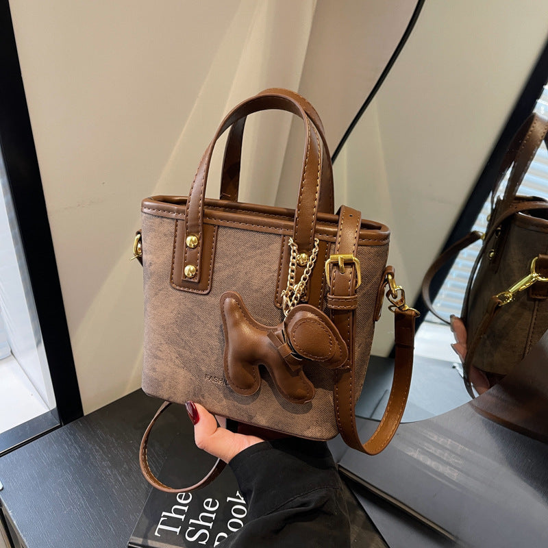 Damen-Mini-Tasche aus hochwertigem Material mit abnehmbarem witzigen Anhänger