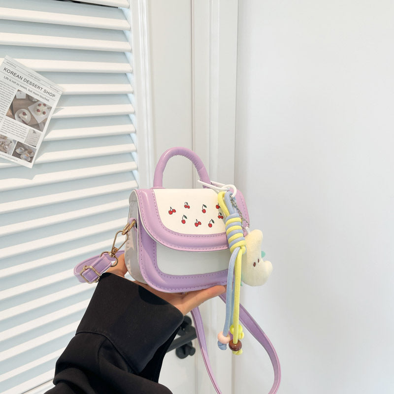 Damen Mini-Handtasche mit fröhlichem Kirschdesign und charmanten Anhängern