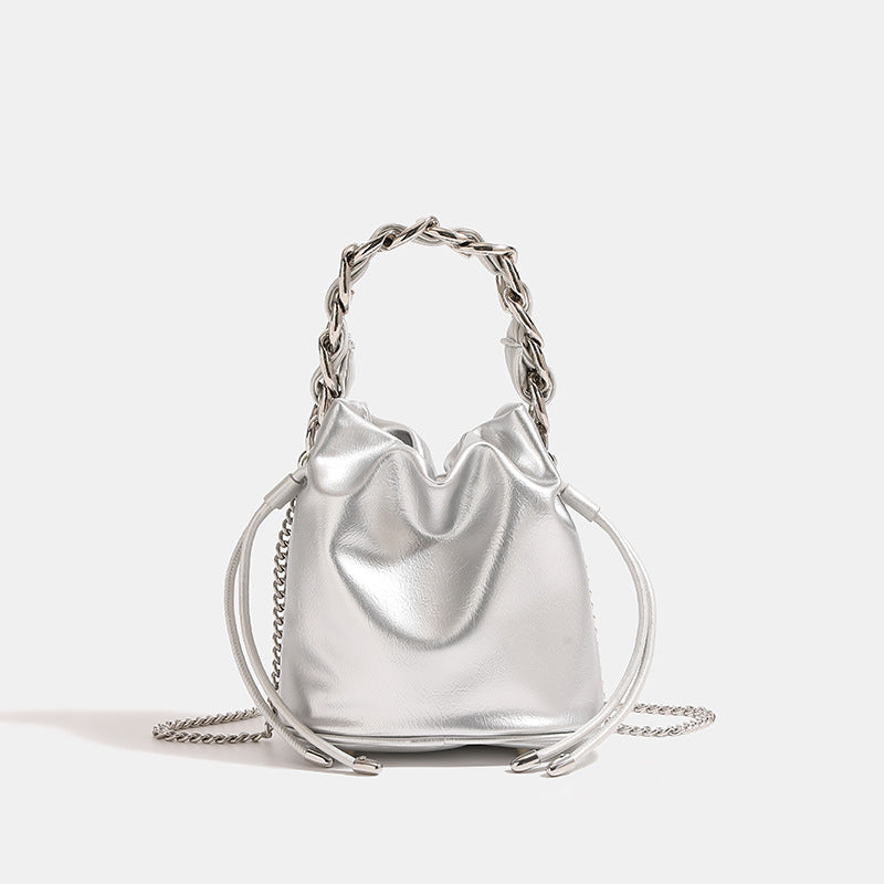Damen Mini Rucksack Tasche mit elegantem Kettenhenkel und feiner Textur