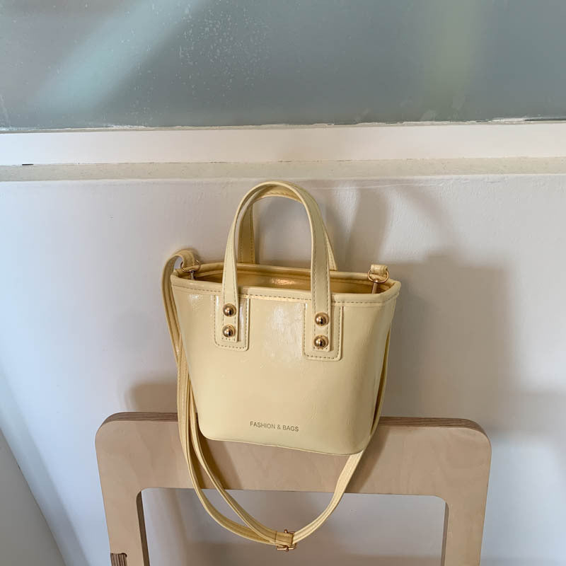 Damen Mini-Handtasche mit elegantem Kettenverschluss