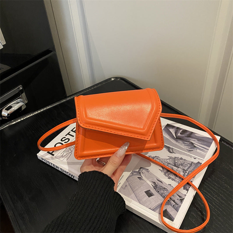 Damen Mini-Handtasche mit eleganter Verschlussmechanik