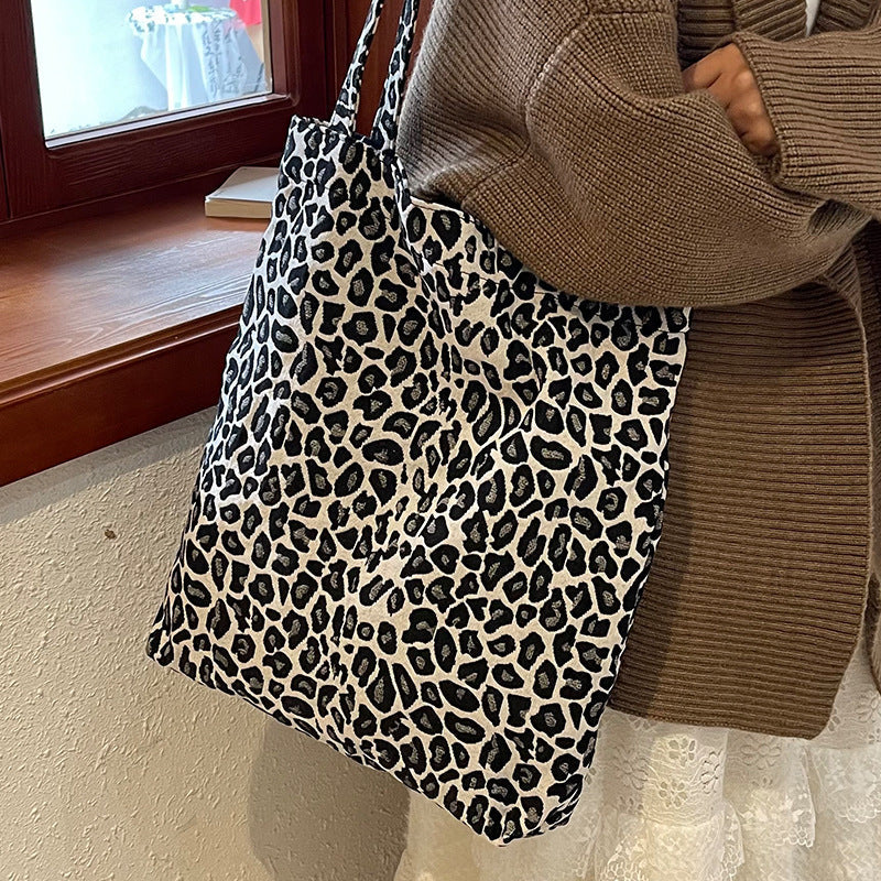 Damentasche aus Jute mit auffälligem Zebra-Muster