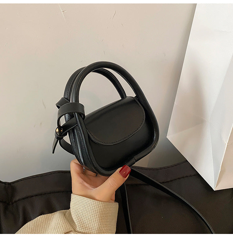 Damen Mini-Handtasche mit elegantem Kettenakzent