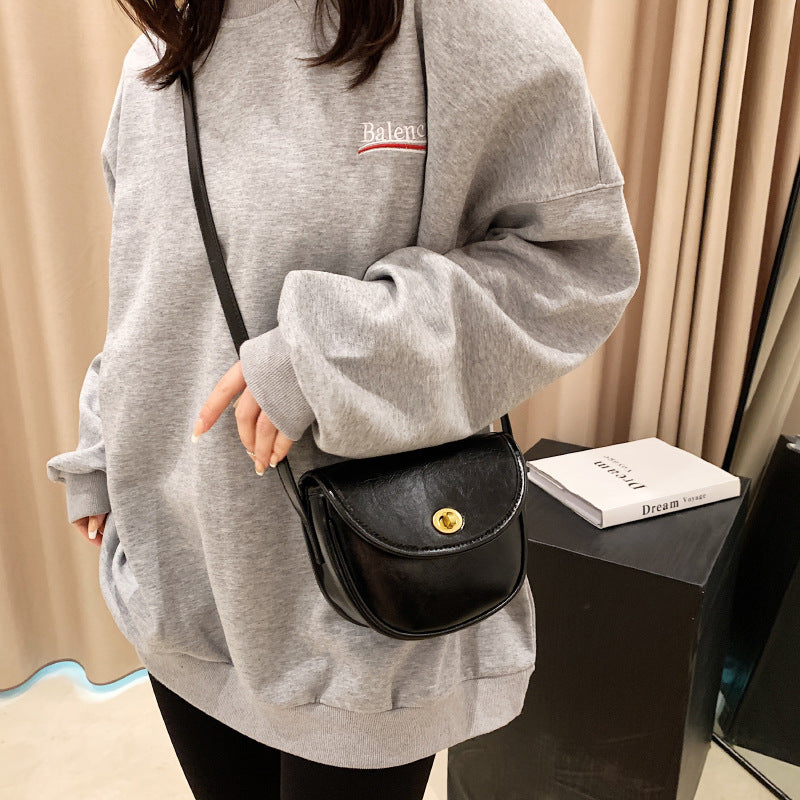 Damen Schultertasche im eleganten Retro-Design mit goldenen Akzenten