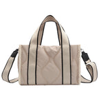 Praktische Schultertasche für Damen mit strukturierten Details