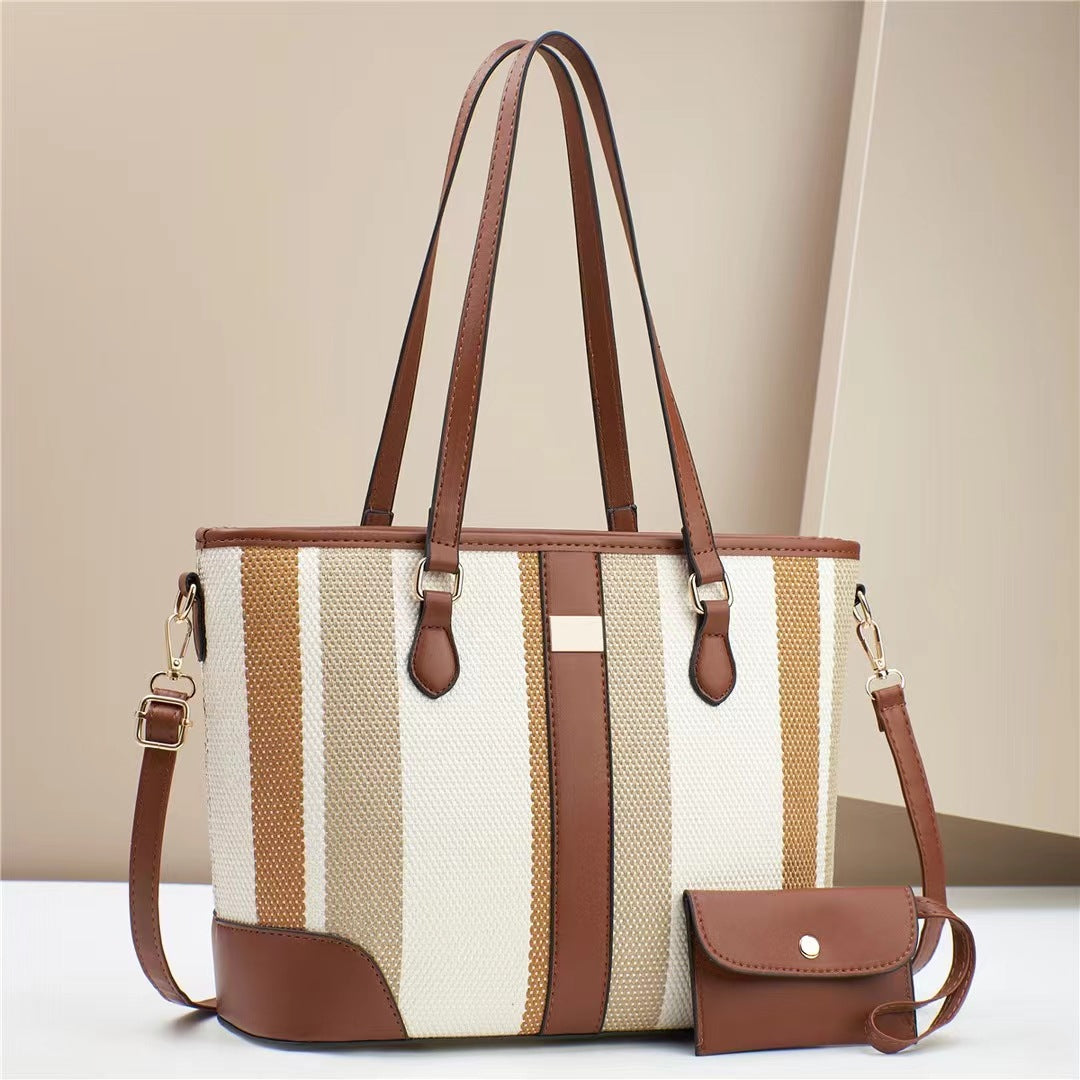 Damentasche mit strukturiertem Außenmaterial und abnehmbarer Mini-Clutch