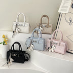 Damen Mini Handtasche mit charmantem Anhänger