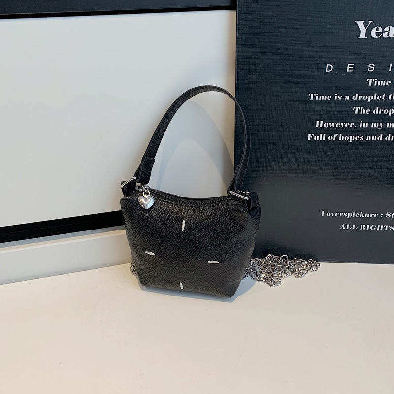 Damen Mini-Handtasche mit glänzender Kette und strukturiertem Obermaterial