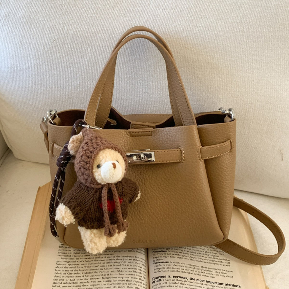 Damen Mini-Handtasche mit süßem Plüsch-Anhänger