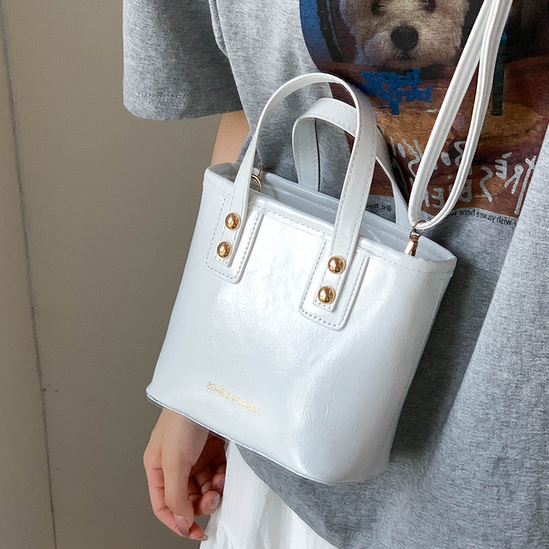 Damen Mini Tasche mit eleganter Struktur und praktischem Tragegriff