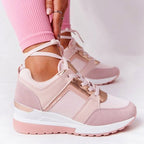 Damen atmungsaktive Sneakers mit perforierten Details und bequemer Einlegesohle
