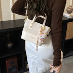 Damen Mini Schultertasche mit süßem Anhänger