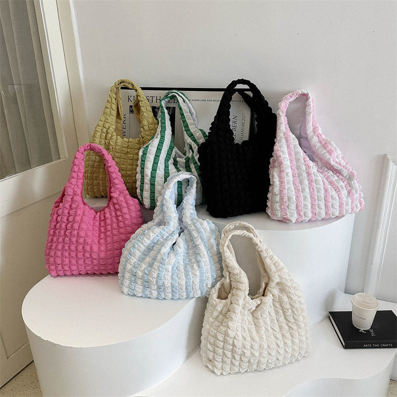 Damentasche im stylischen Alltagsdesign mit strukturiertem Design