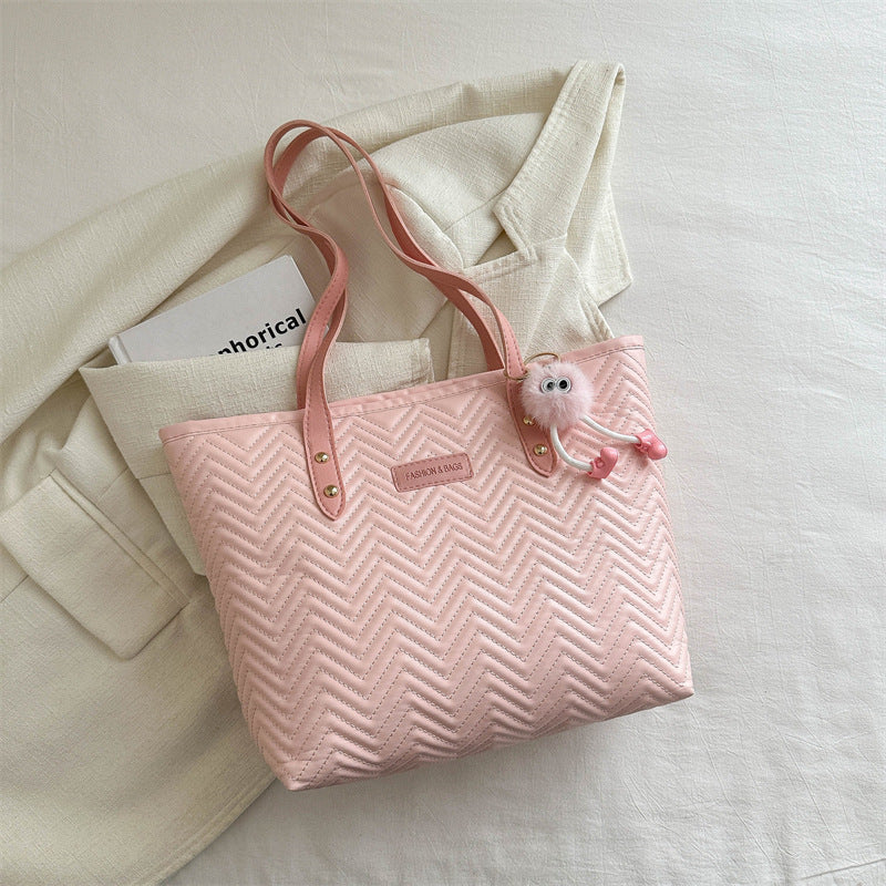 Damen Freizeit Tote Bag mit strukturiertem Wellenmuster und charmantem Anhänger