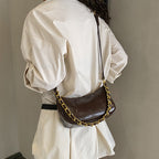 Damentasche mit elegantem Kettenakzent