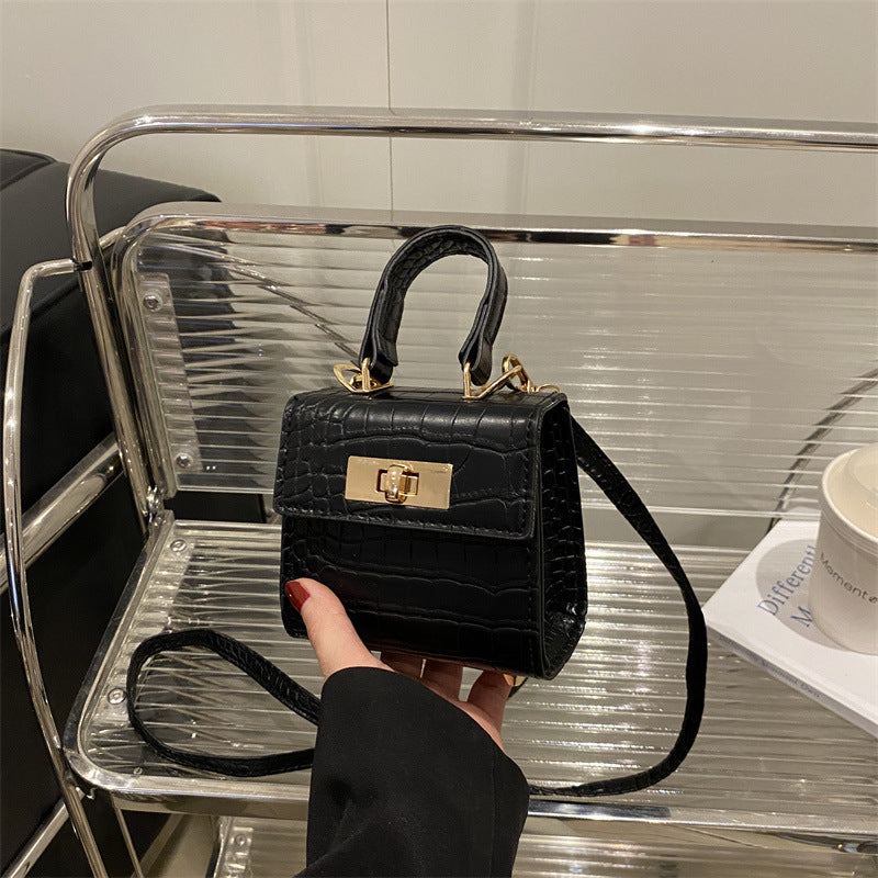 Damen Mini-Tasche mit elegantem Krokodil-Look und goldenen Akzenten