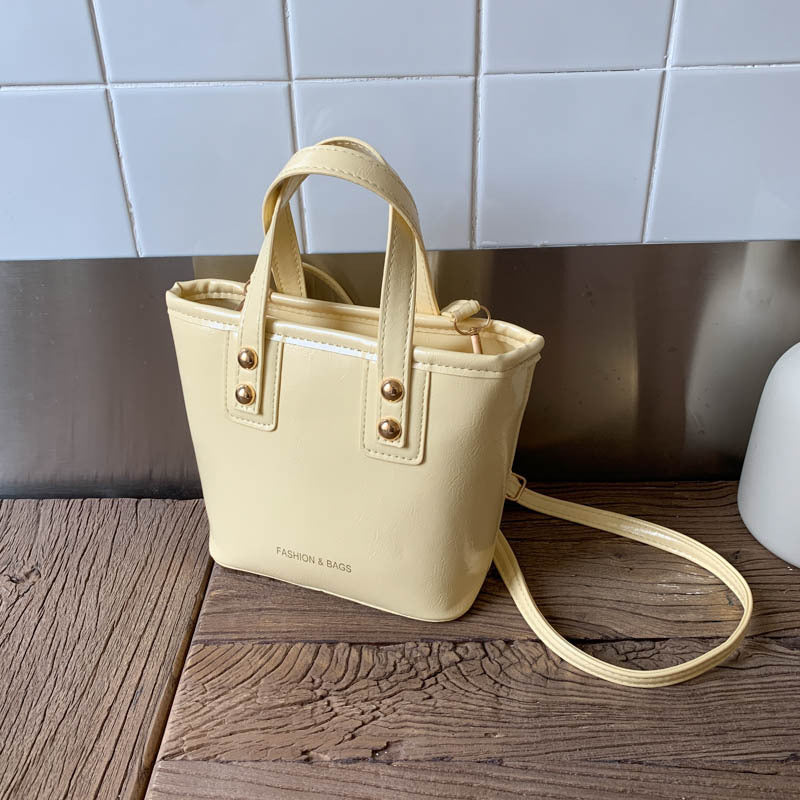Damen Mini-Handtasche mit elegantem Tragegriff und praktischem Innenfach