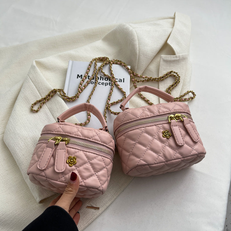 Damen Mini-Tasche im eleganten, gesteppten Design mit goldenen Akzenten