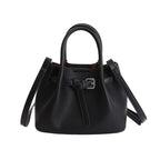 Frauen Designer Bucket Bag mit verspieltem Tier-Charm