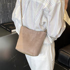 Damen Mini-Tasche aus weichem Wildleder mit verstellbarem Schultergurt