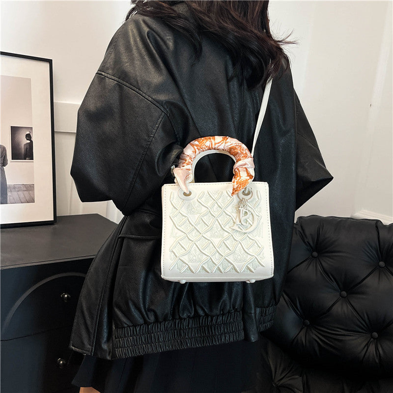 Damen Handtasche mit luxuriösem Muster