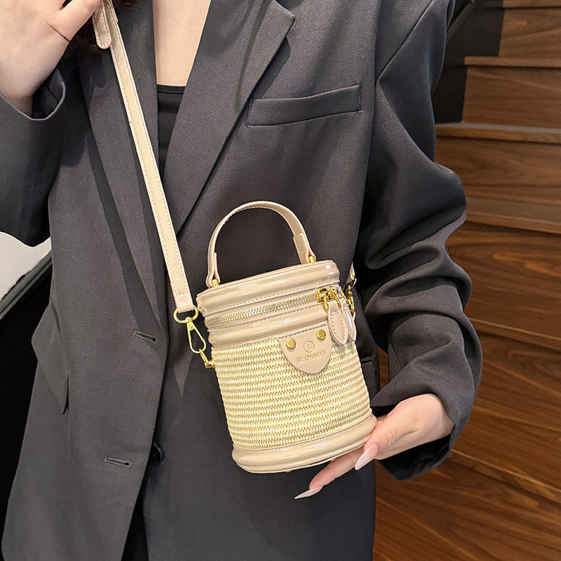 Damen stilvolle Schultertasche im eleganten Korbdesign