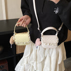 Damen Mini-Handtasche mit verspieltem Design und einzigartigen Details