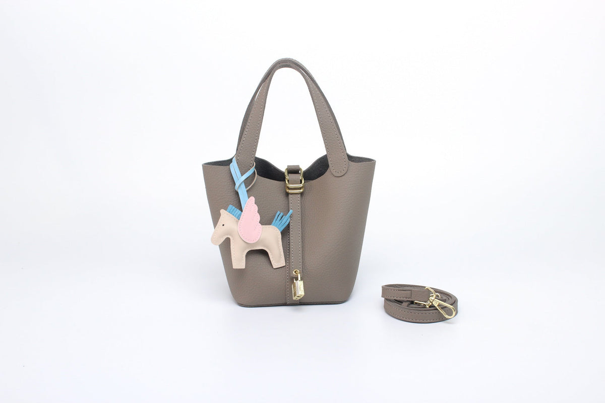 Damen Hobo-Tasche mit abnehmbarem Mini-Organizer und charmantem Tieranhänger