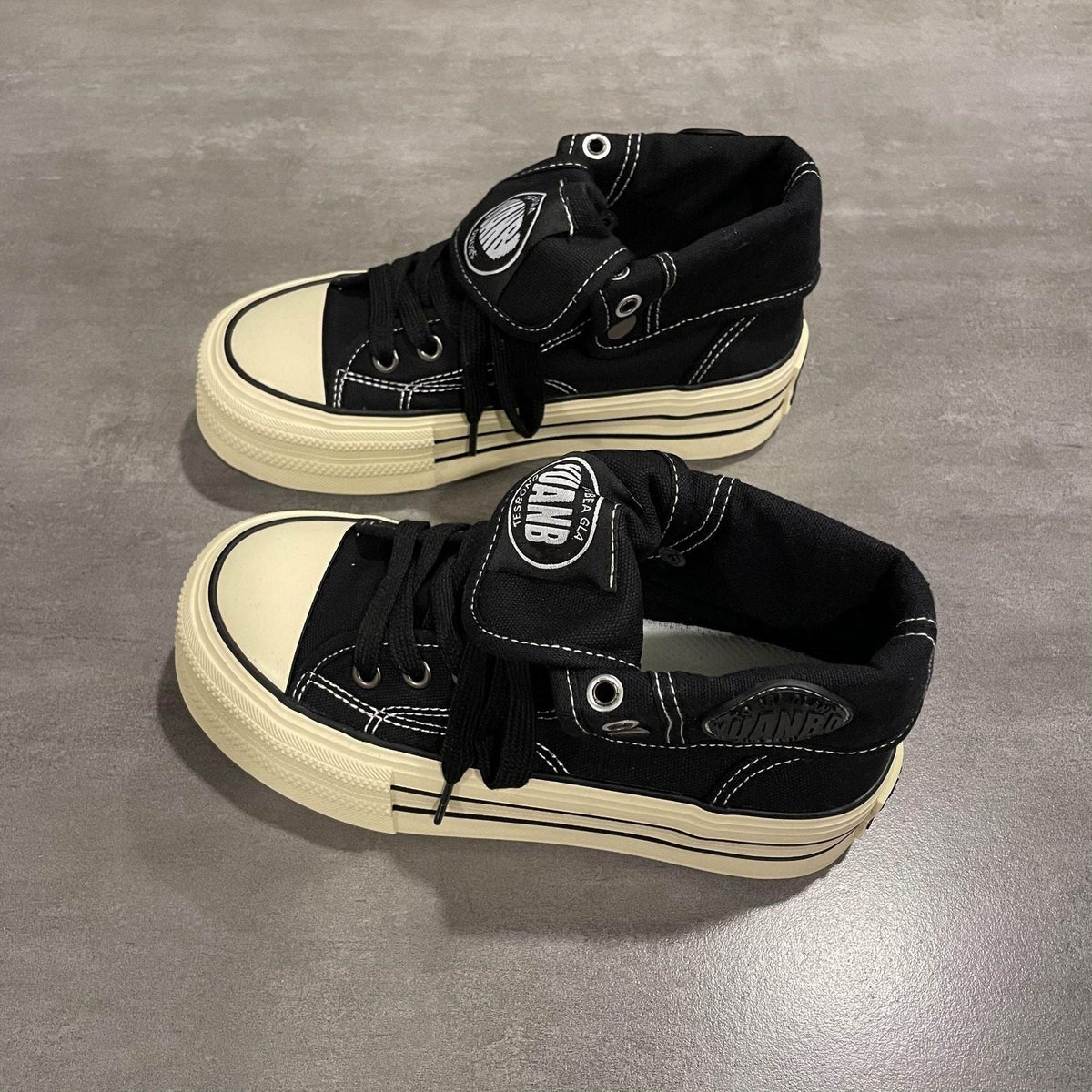 Damen High-Top Sneaker mit dicker Gummisohle und seitlichem Reißverschluss