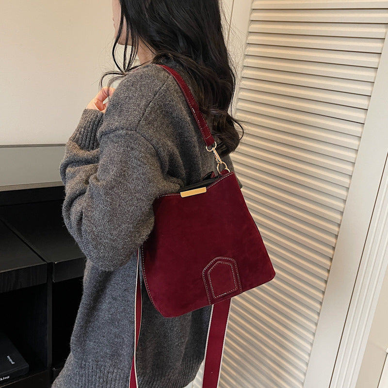 Damen praktische Schultertasche aus hochwertigem Wildleder