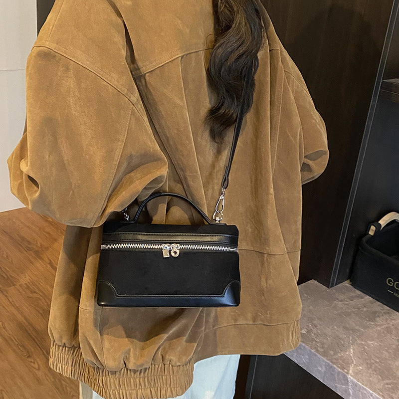 Damen Schultertasche aus weichem Wildleder mit praktischen Fächern